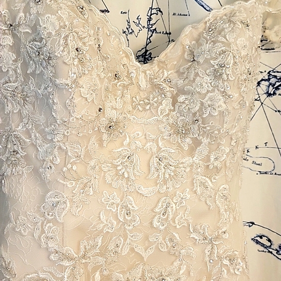 Sophia Tolli fully embellished and embroidered wedding dress - Picture 2 of 8